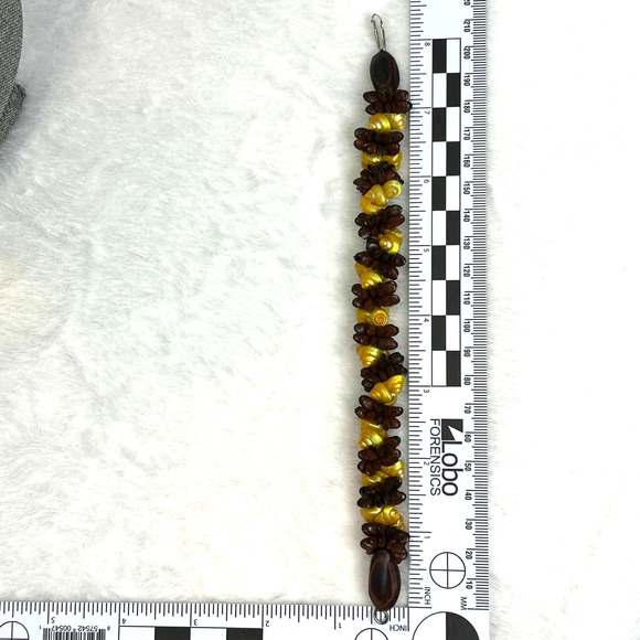 Vintage Hawaiian Nut, Koa Seed and Dyed Unbonium Shell Bracelet - Picture 5 of 5